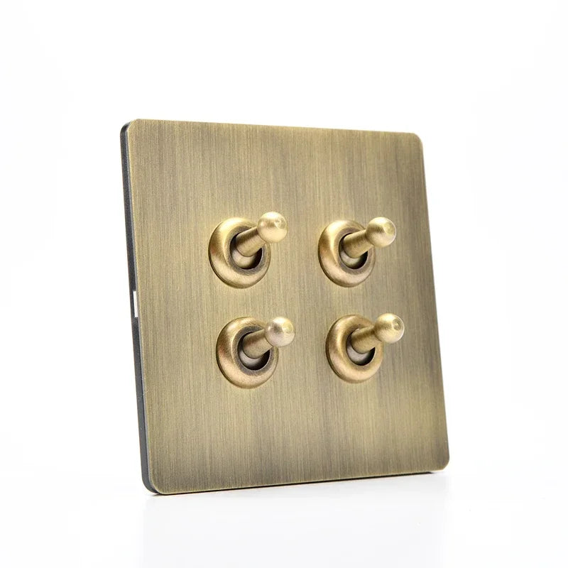 Verdín · interruptor de palanca sobre panel verde-bronce antiguo en pared con madera oscura